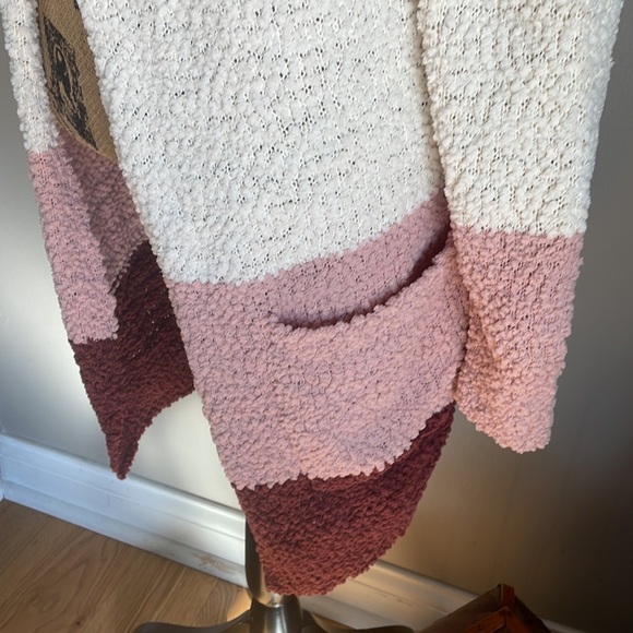 Multi color sweater with pockets - Picture 2 of 8